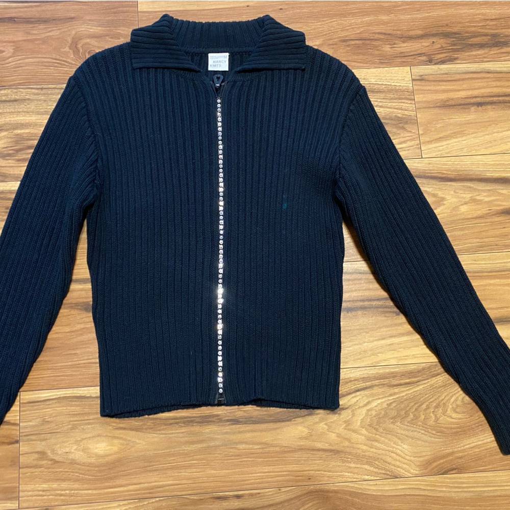 Nancy Knits Elegant Black Ribbed Cardigan with Zipper